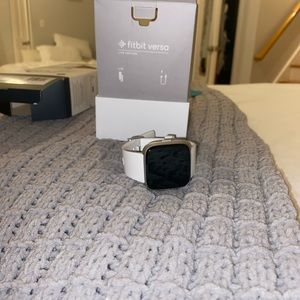 White Fitbit Versa Lite Edition